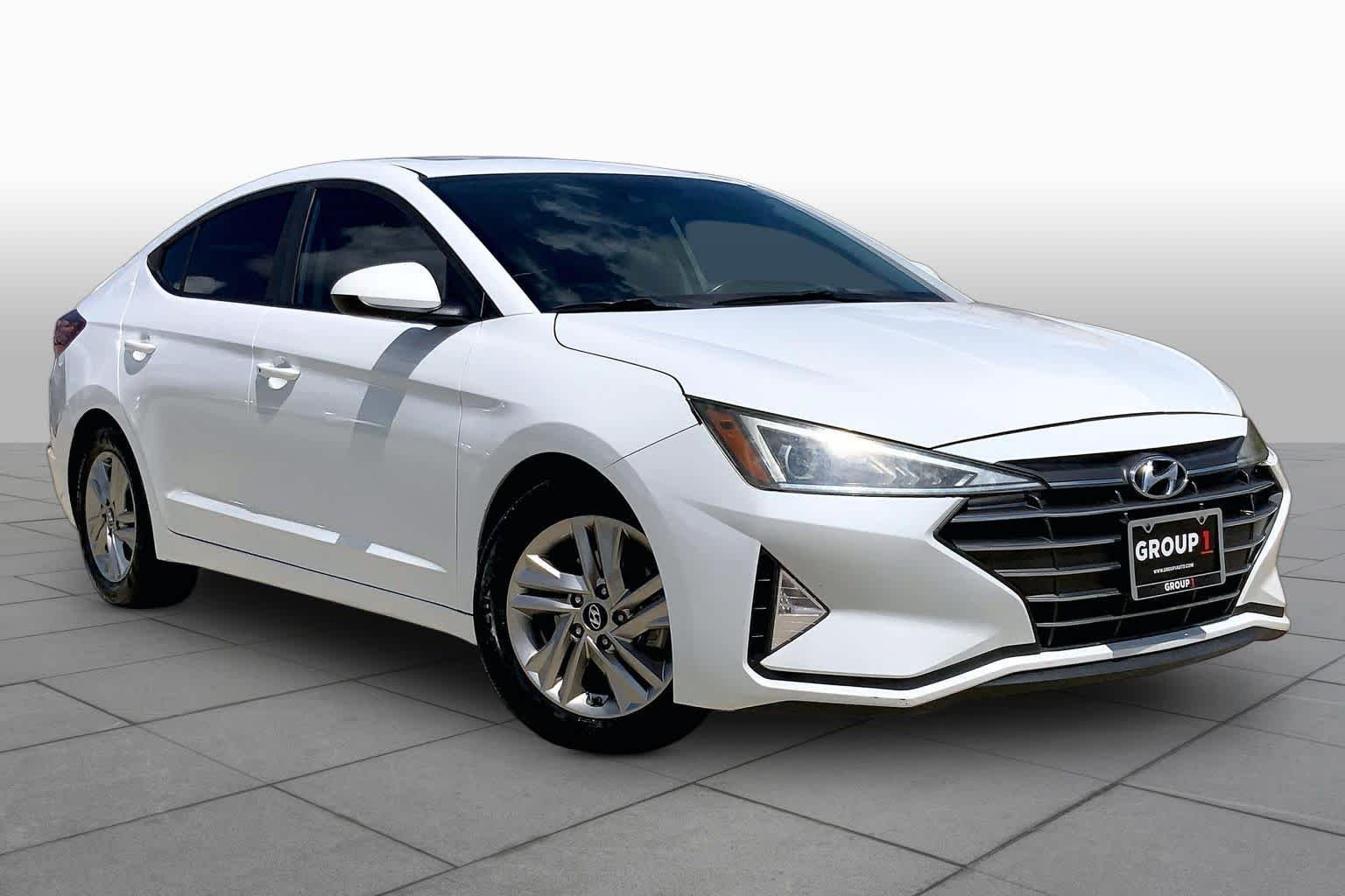 Used 2019 Quartz White Pearl Hyundai Value Edition image 3