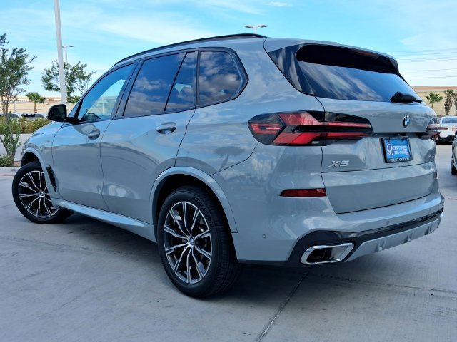 Used 2025 Gray BMW sDrive40i image 5