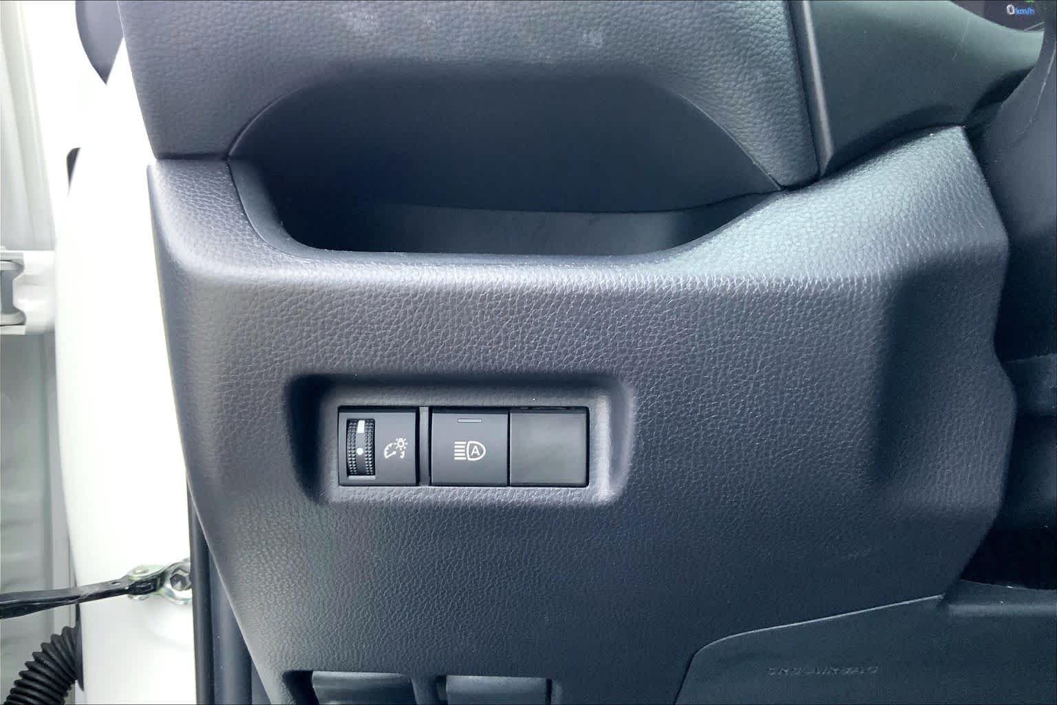 Used 2025 Ice Cap Toyota LE image 33