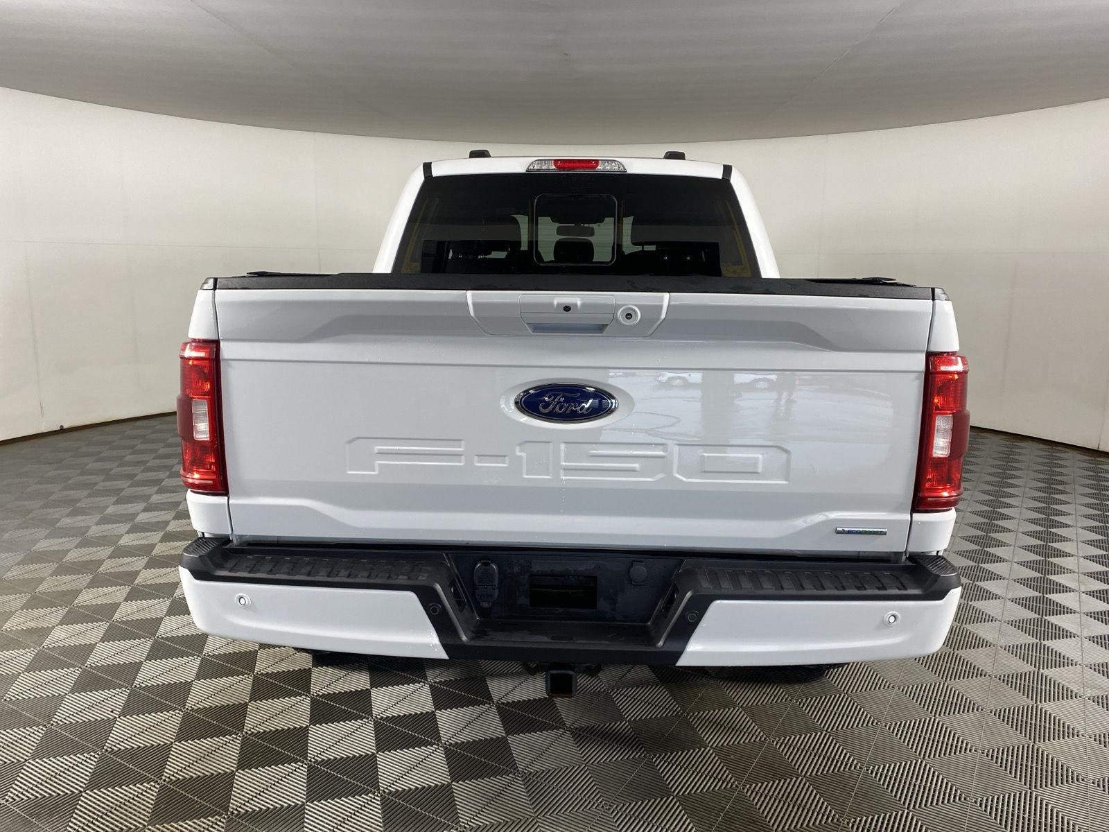 Used 2022 Oxford White Ford XLT image 9