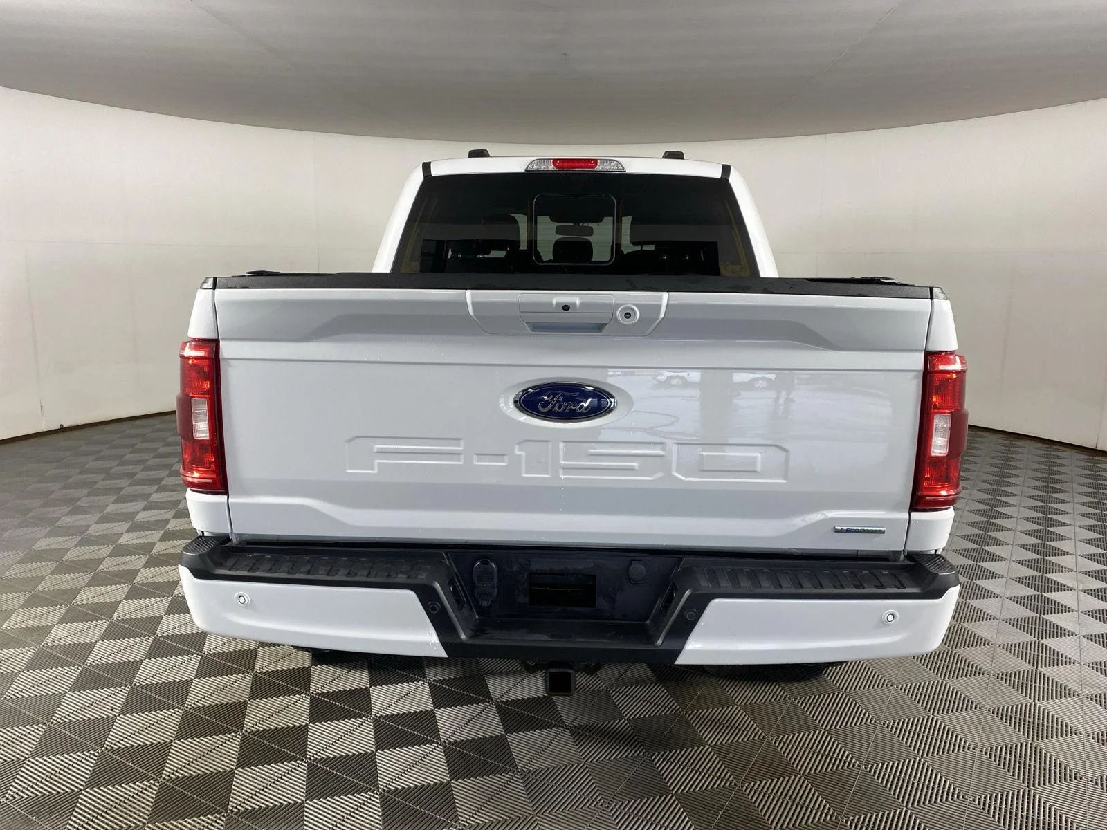 Used 2022 Oxford White Ford XLT image 9