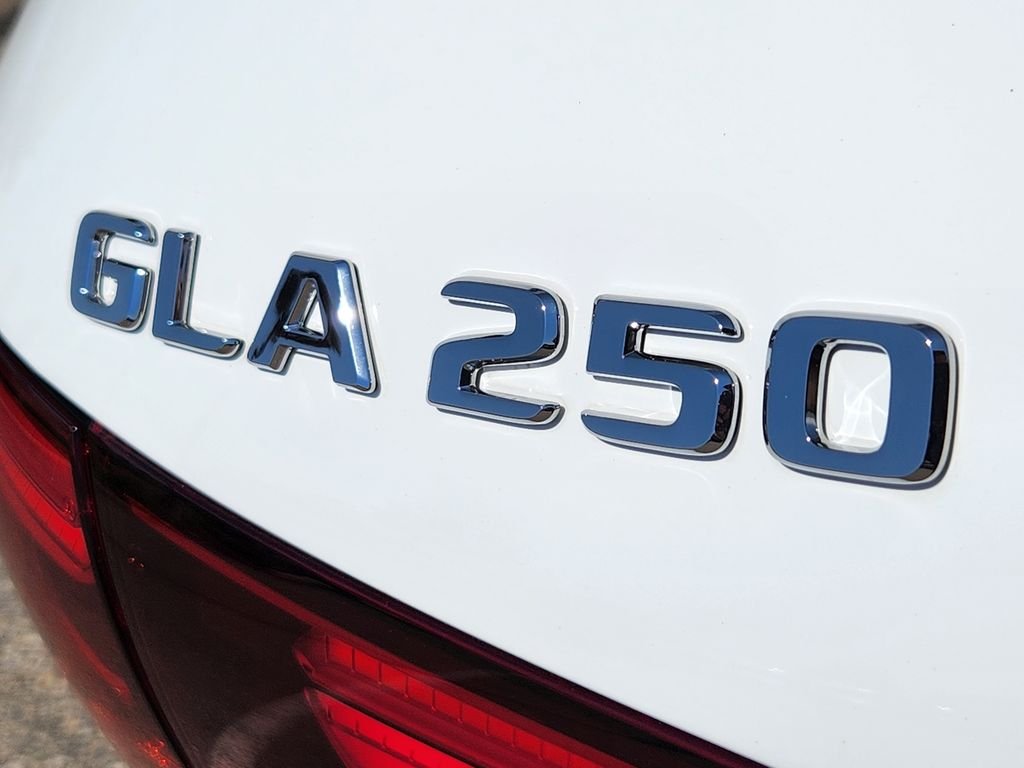 New 2026 Polar White Mercedes-Benz GLA 250 4MATIC® image 10