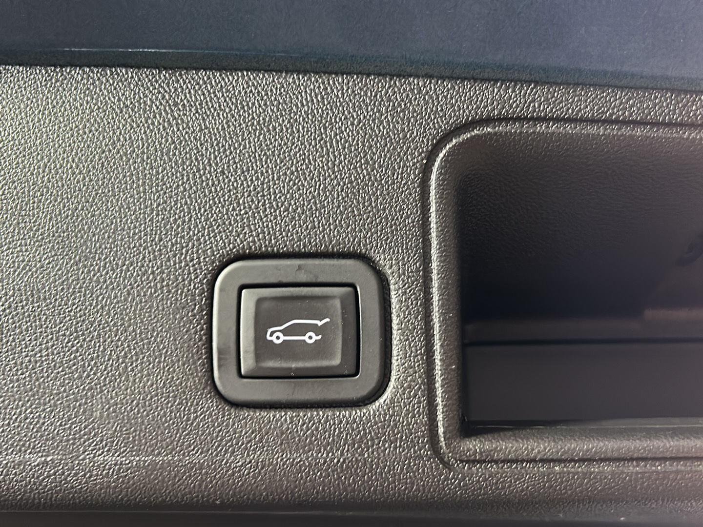 Used 2024 Downpour Metallic GMC SLE image 9