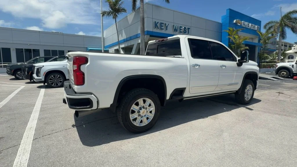 Used 2024 Beige Chevrolet High Country image 8
