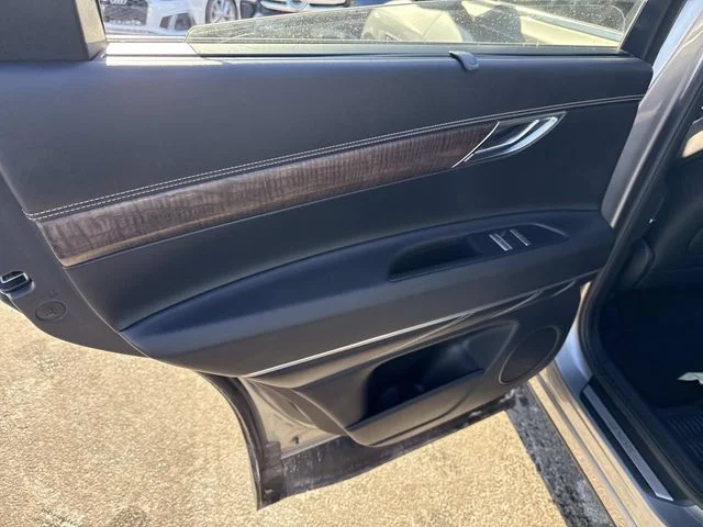 Used 2024 Silver Genesis 2.5T image 17