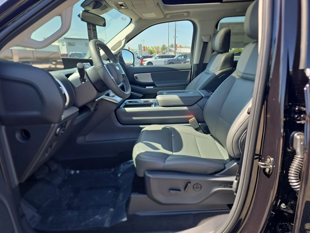 New 2026 AGATE BLACK METALLIC Ford Active image 17