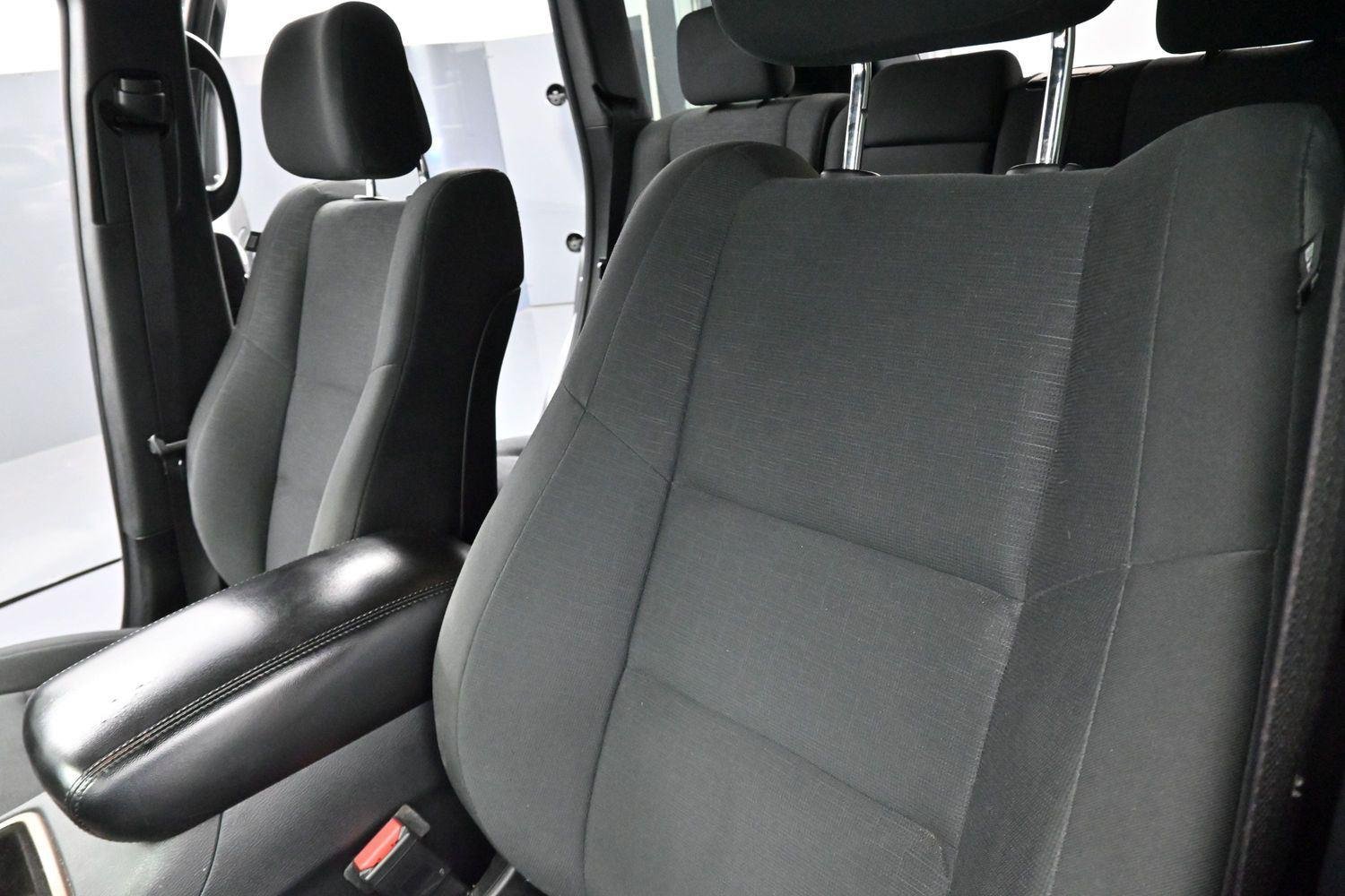 Used 2016 Granite Crystal Metallic Clearcoat Jeep Laredo image 14