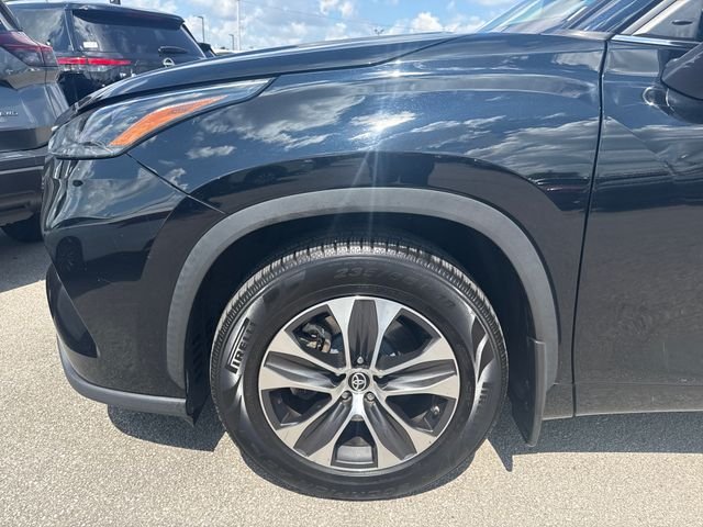 Used 2021 Black Toyota XLE image 10