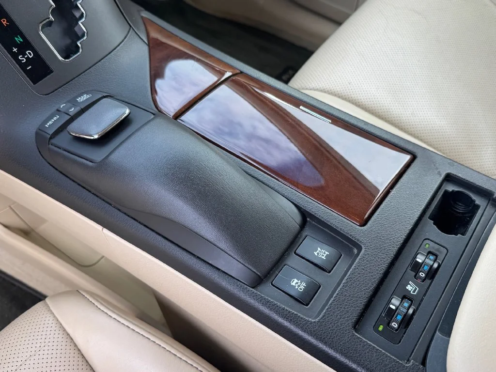Used 2013 White Lexus 350 image 22