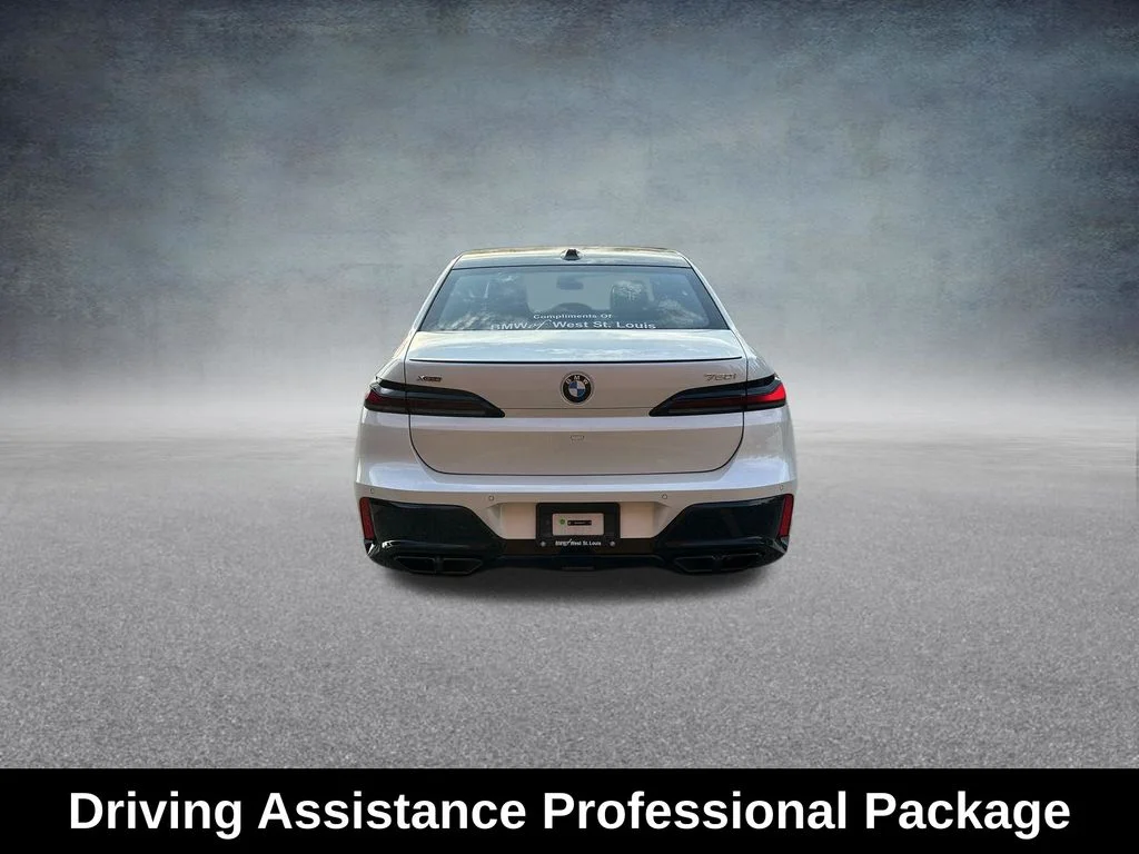 Used 2025 White BMW 760i xDrive image 9