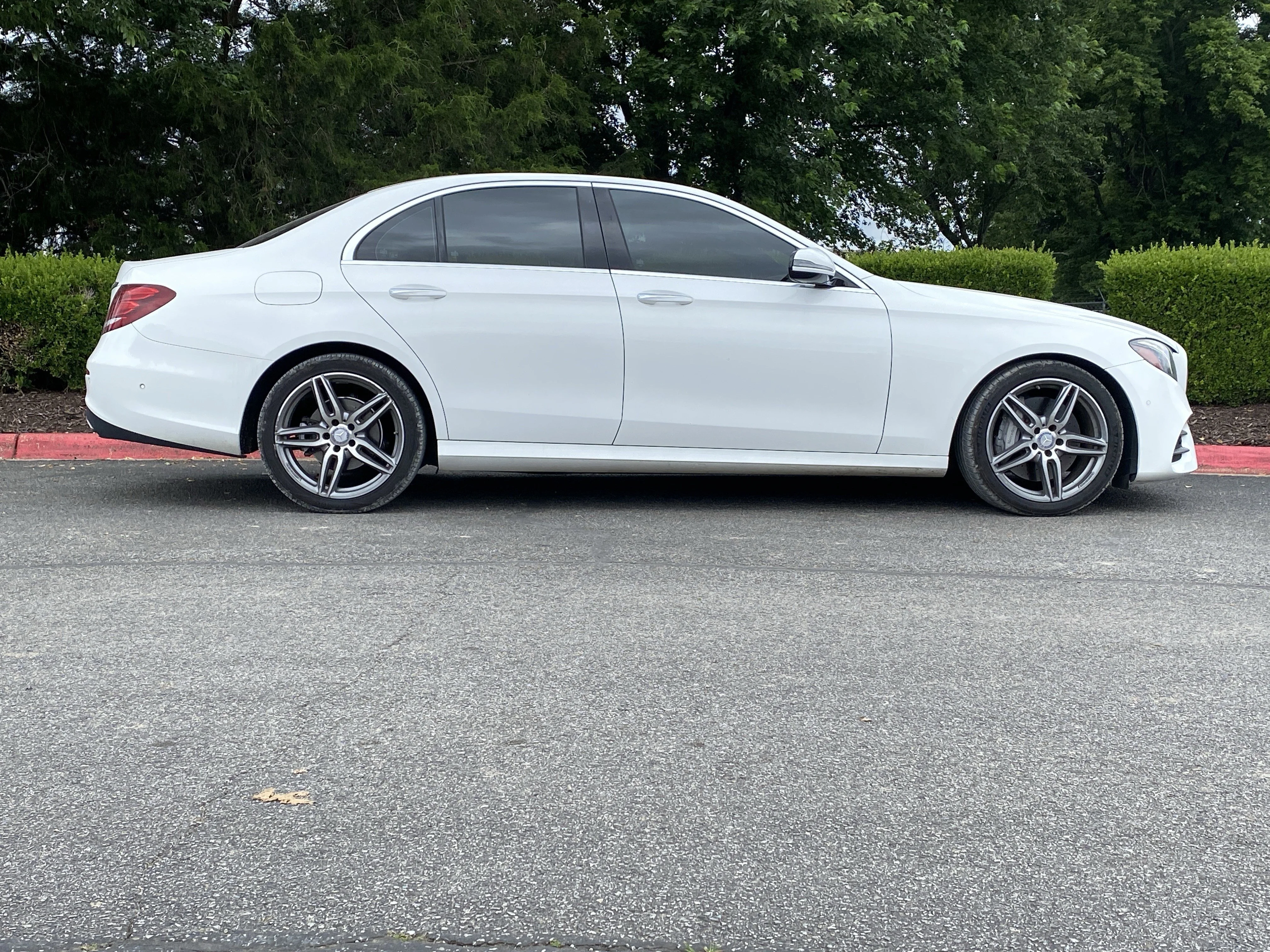 Used 2017  Mercedes-Benz E 300 image 2