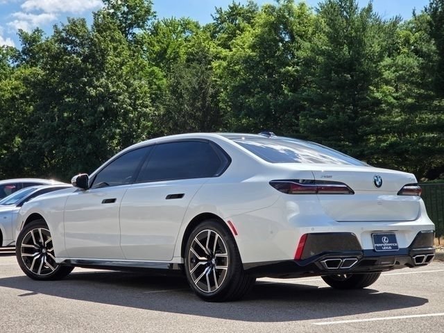 2025 BMW 7 Series 760i - Photo 24