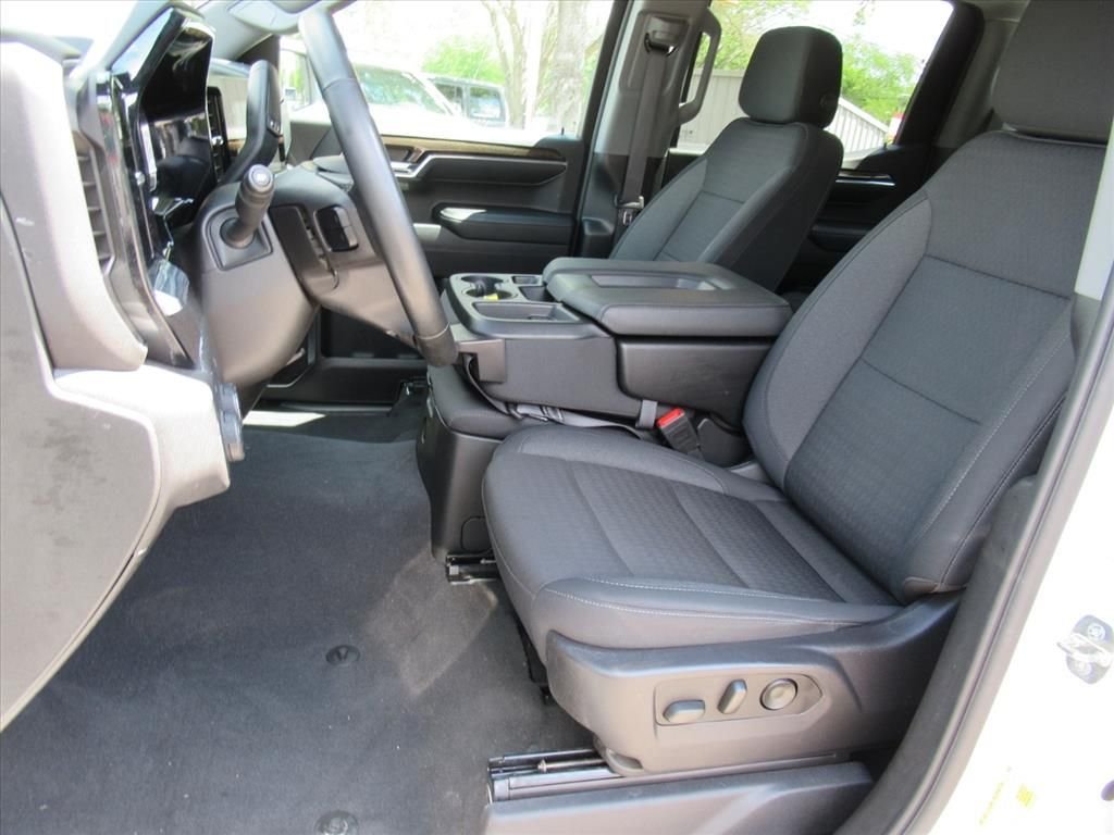 Used 2024 White Chevrolet LT image 17