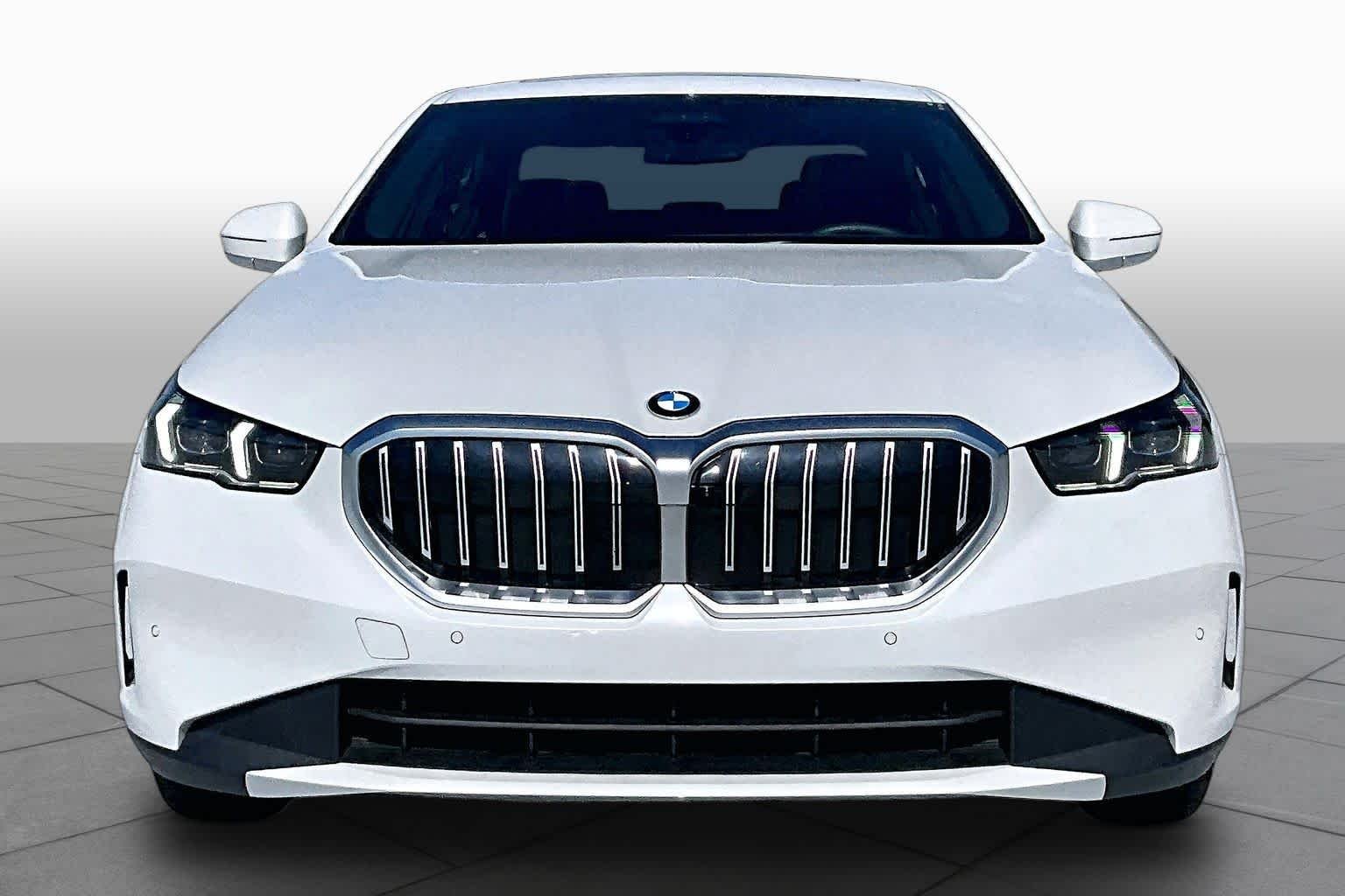 Used 2026 Alpine White BMW 540i xDrive image 4