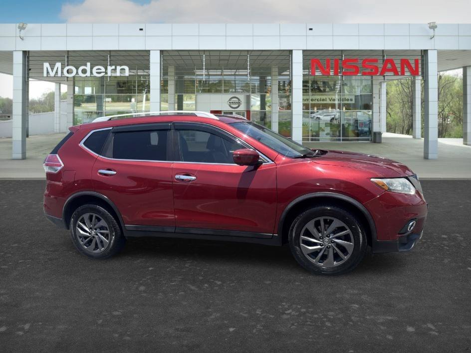 Used 2016 Cayenne Red Nissan SL image 6