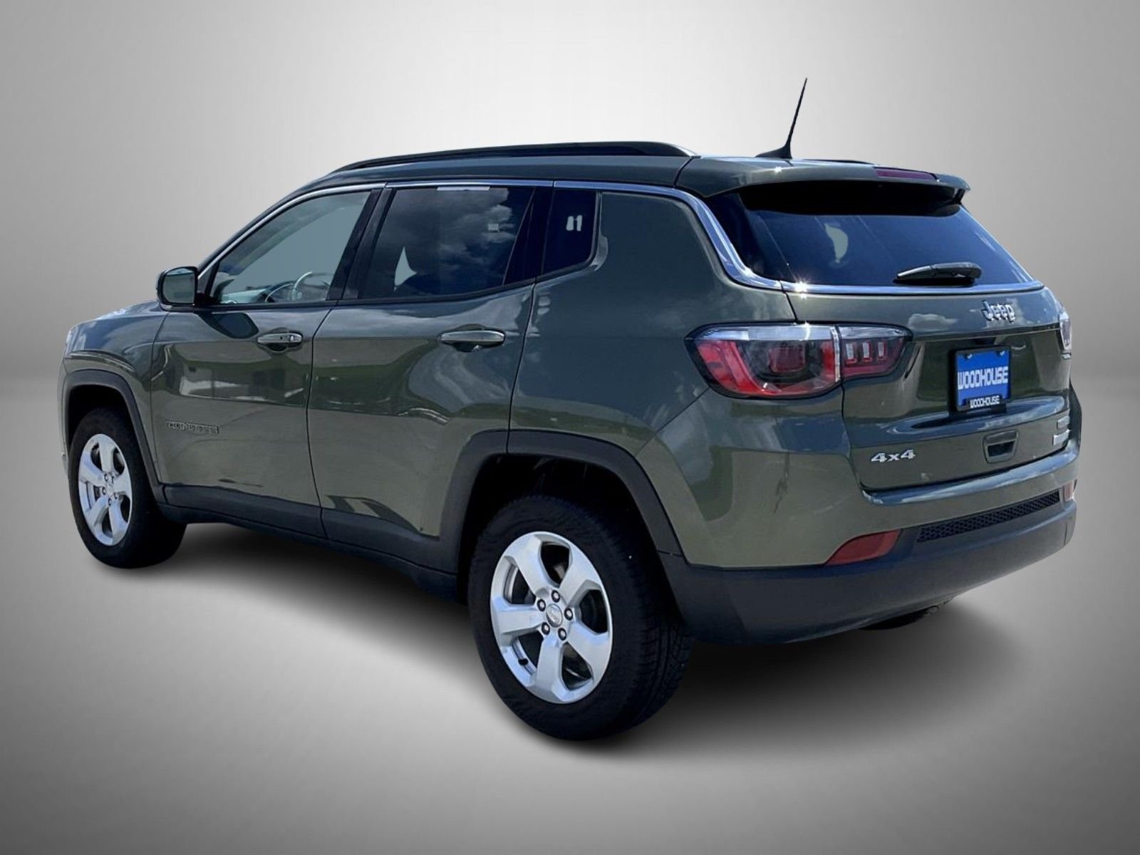 Used 2018 Green Jeep Latitude image 7