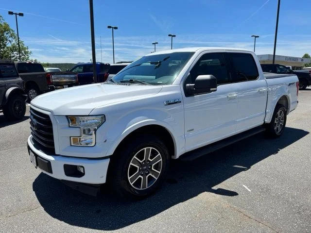 Used 2017 White Ford XLT image 3