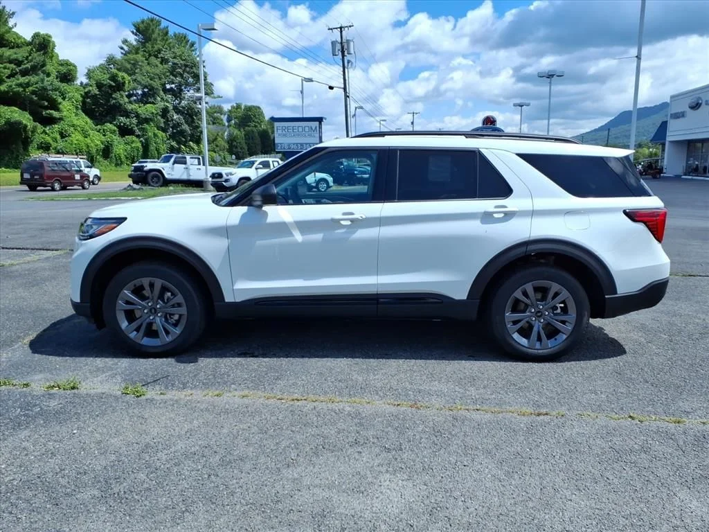 New 2026 Star White Metallic Tri-Coat Ford Active image 2