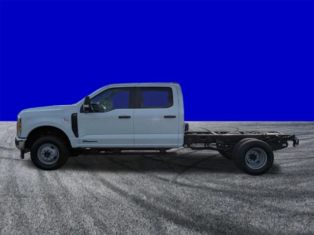 New 2027 Oxford White Ford F-350® XL image 7