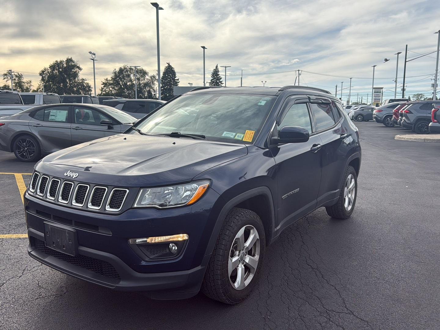 Used 2019 Jazz Blue Pearlcoat Jeep Latitude image 7