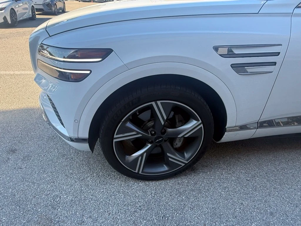 Used 2025 White Genesis 3.5T Prestige image 5