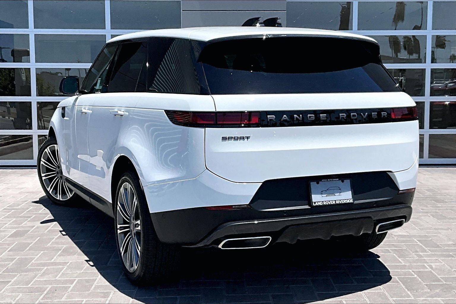 New 2026 Fuji White Land Rover SE image 3