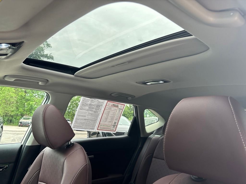 Used 2022 White Kia SX image 21