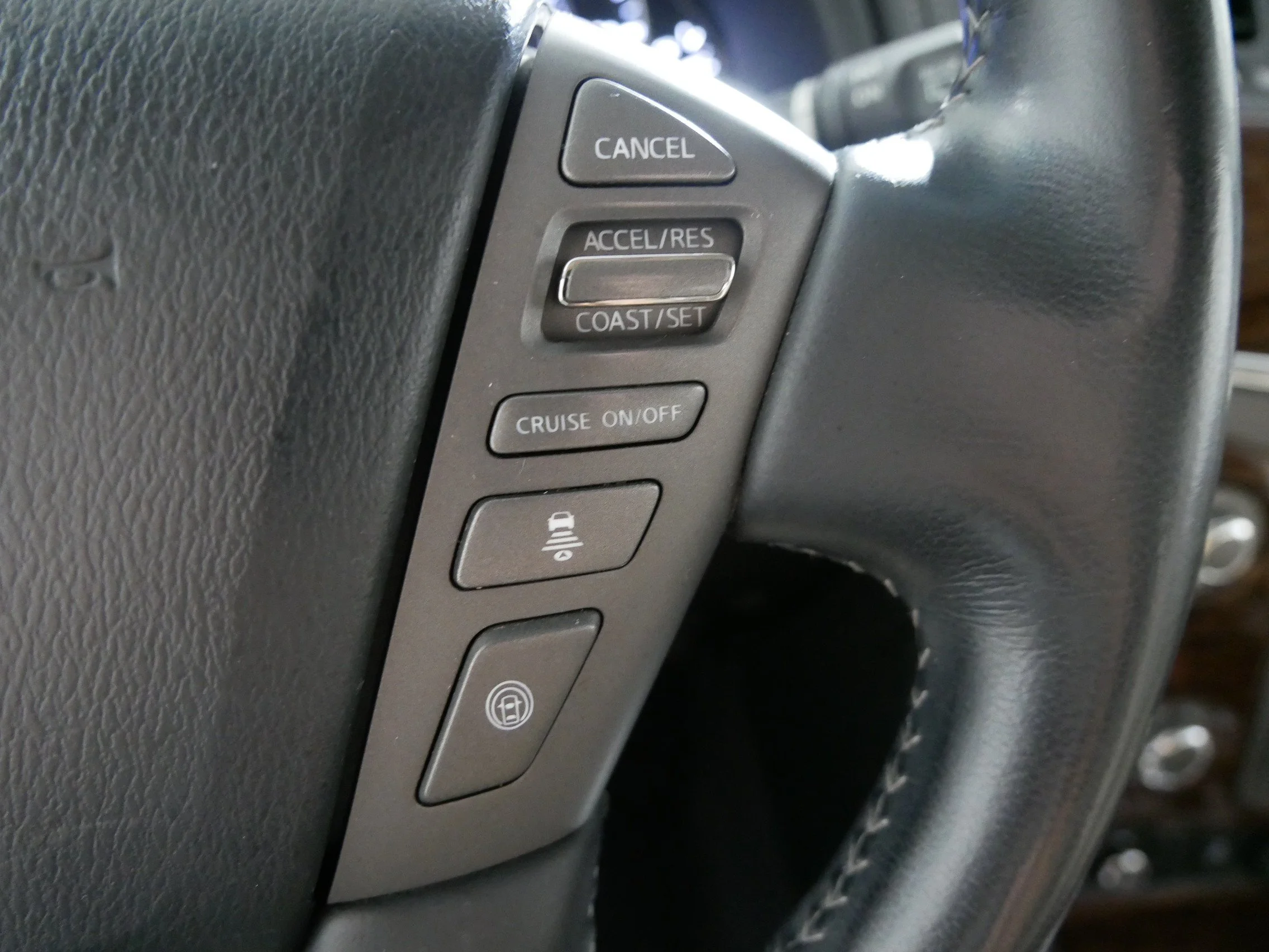 Used 2017 Pearl White Nissan Platinum image 28