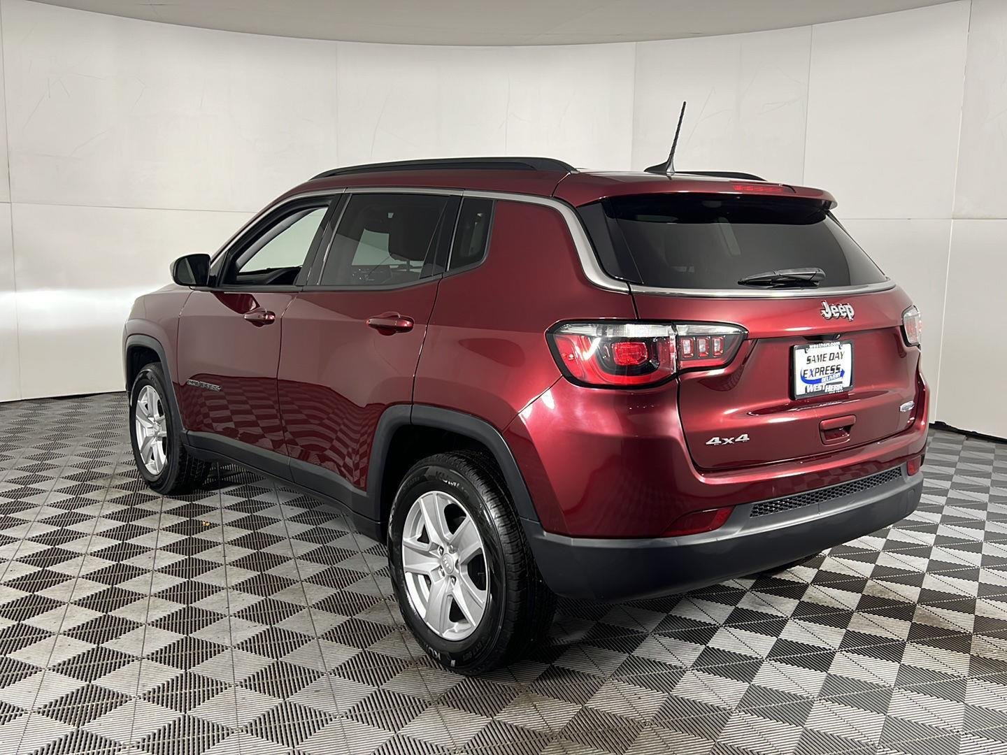Certified Used 2022 Velvet Red Pearlcoat Jeep Latitude image 7