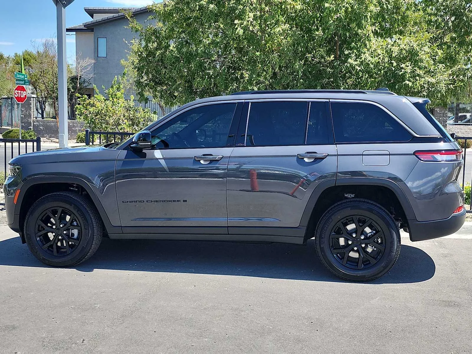 New 2026 Baltic Gray Metallic Clearcoat Jeep Laredo Altitude image 5