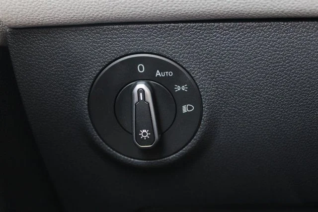 2025 Volkswagen Taos SEL - Photo 16