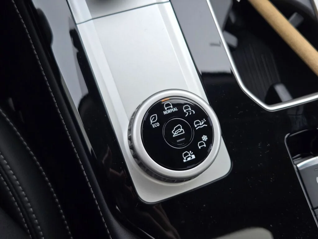2026 Mitsubishi Outlander SEL - Photo 28