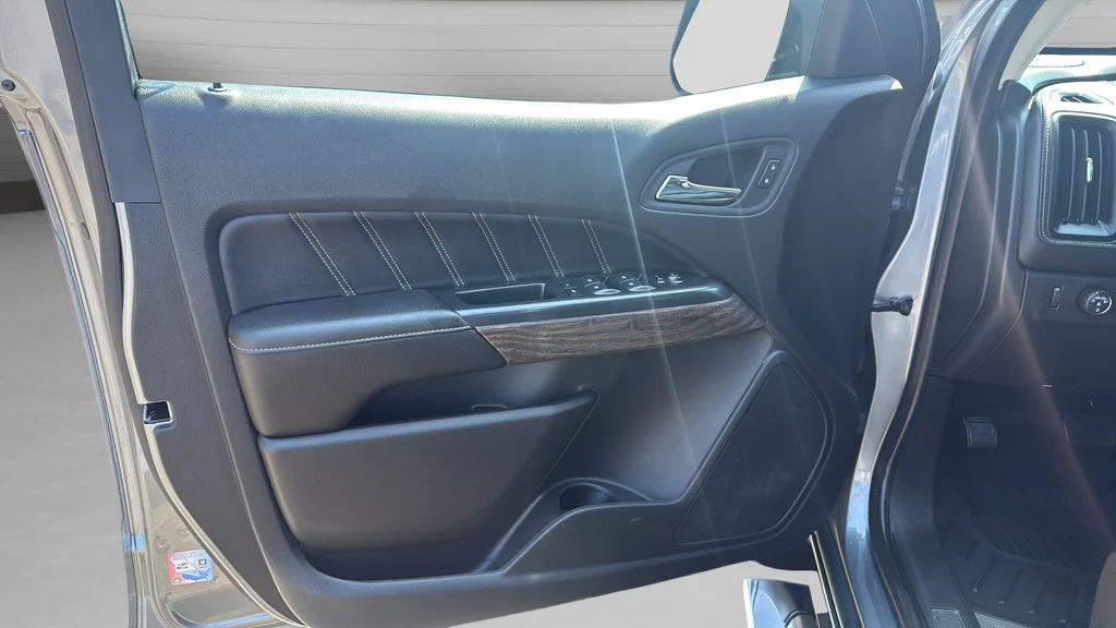 Used 2022 Gray GMC Denali image 17