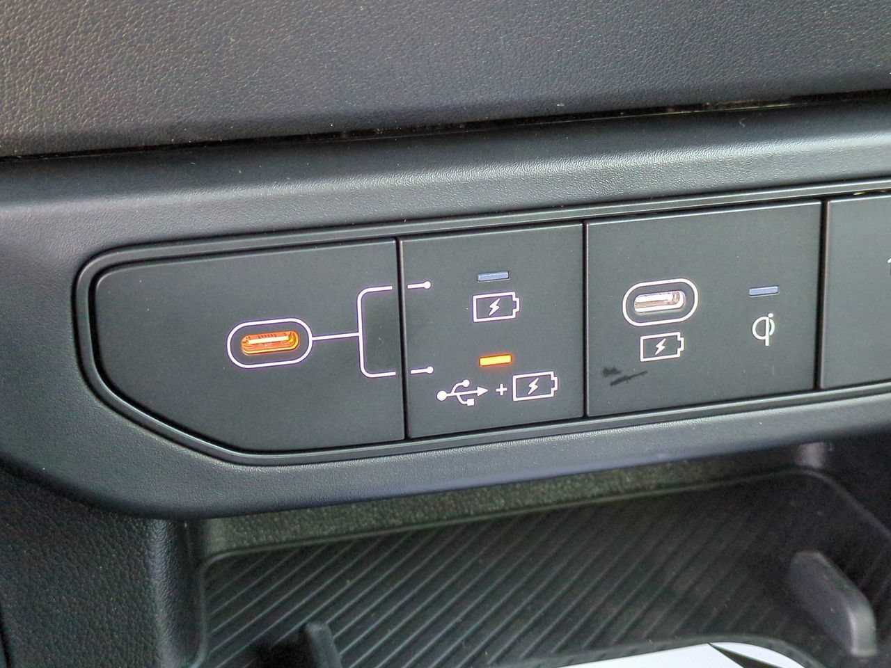 New 2025 Snow White Pearl Kia GT-Line Turbo image 26