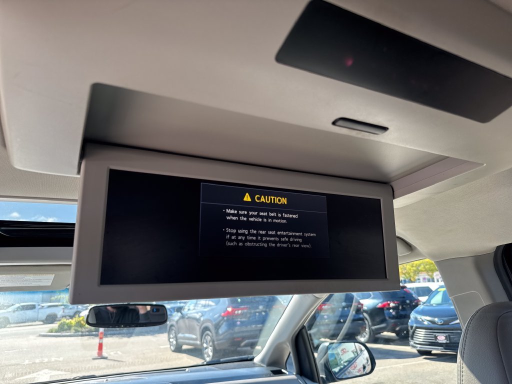 Used 2017 Gray Toyota XLE Premium image 39