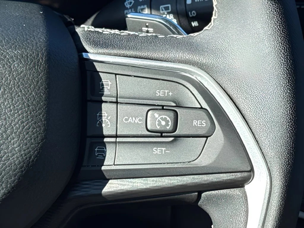 Used 2025 Silver Jeep Altitude image 17