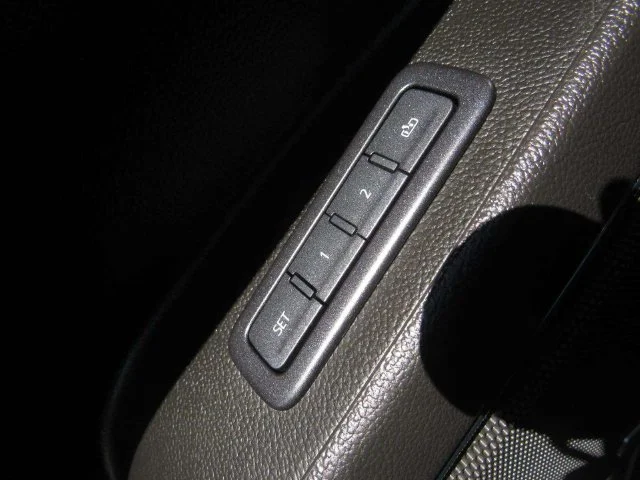 Used 2019 Pearl Chevrolet Premier image 27