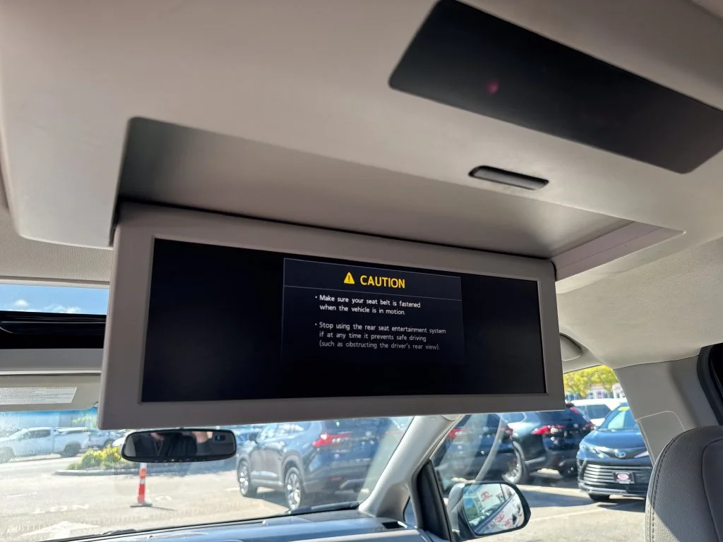 Used 2017 Gray Toyota XLE Premium image 39