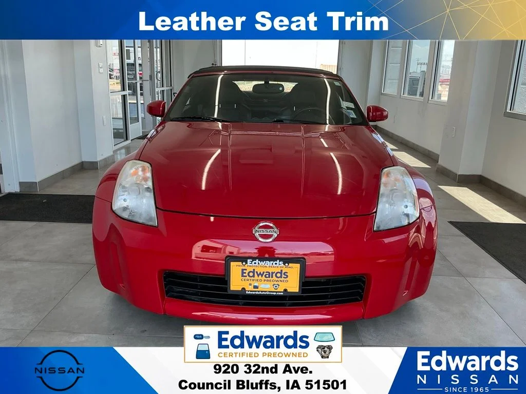 Used 2005 Red Nissan Grand Touring image 9