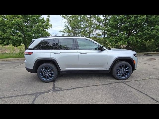 New 2026 Silver Zynith Exterior Paint Jeep 85th Anniversary Edition image 8