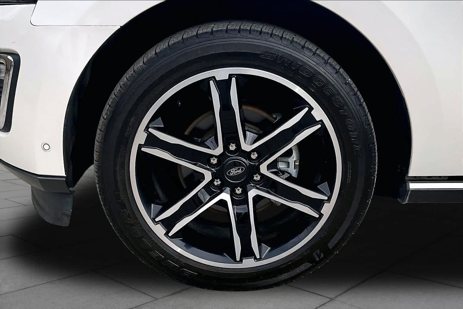 Used 2019 White Platinum Metallic Tri-Coat Ford Limited image 11