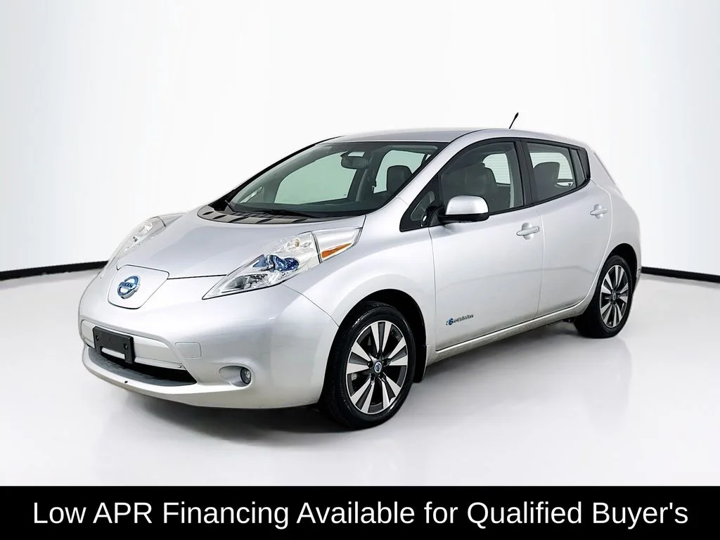 Used 2014 Brilliant Silver Nissan SL image 3
