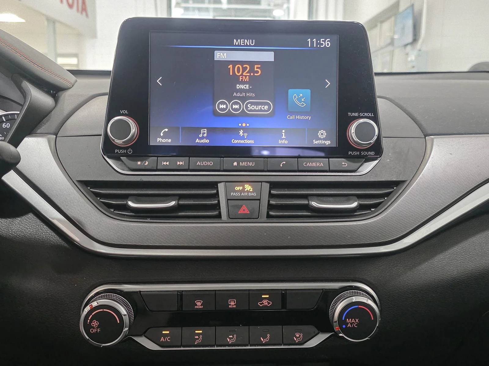 Used 2025 Black Nissan 2.5 SR image 29