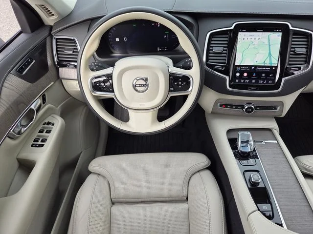 Used 2023 Silver Volvo Ultimate image 17