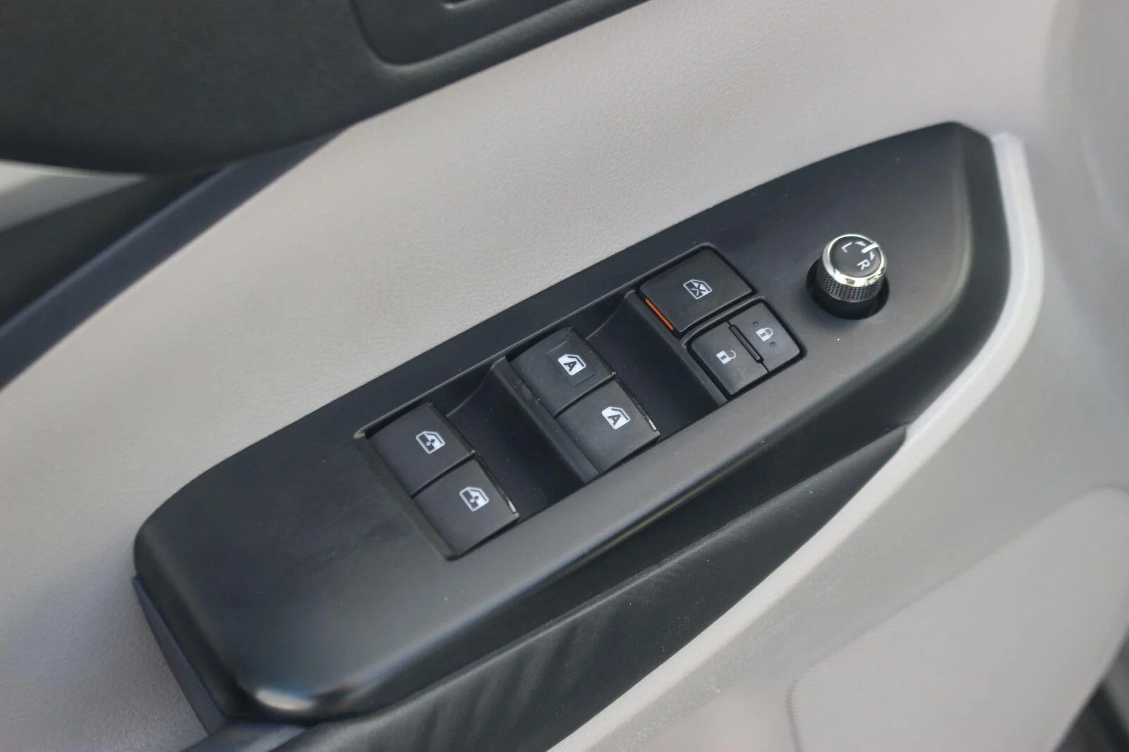 Used 2015  Toyota XLE image 13