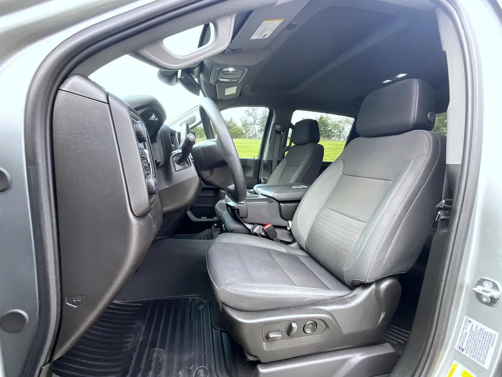 Used 2024 Gray Chevrolet Custom image 11