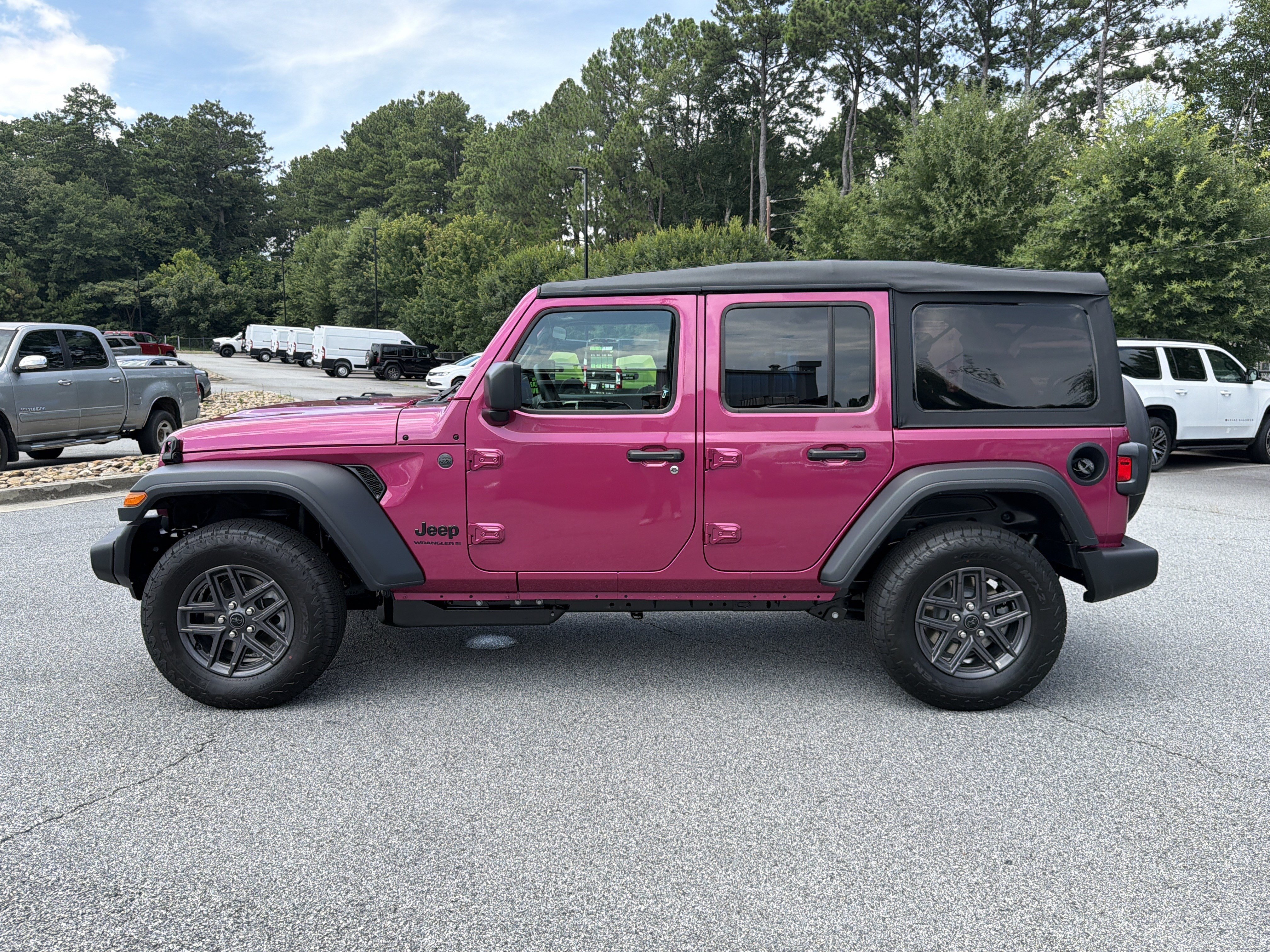 New 2026 Tuscadero Pearl-Coat Exterior Paint Jeep Sport image 4