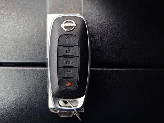 Used 2023 White Nissan Platinum image 29
