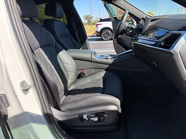 Used 2026 White Metallic BMW XDRIVE40I image 15