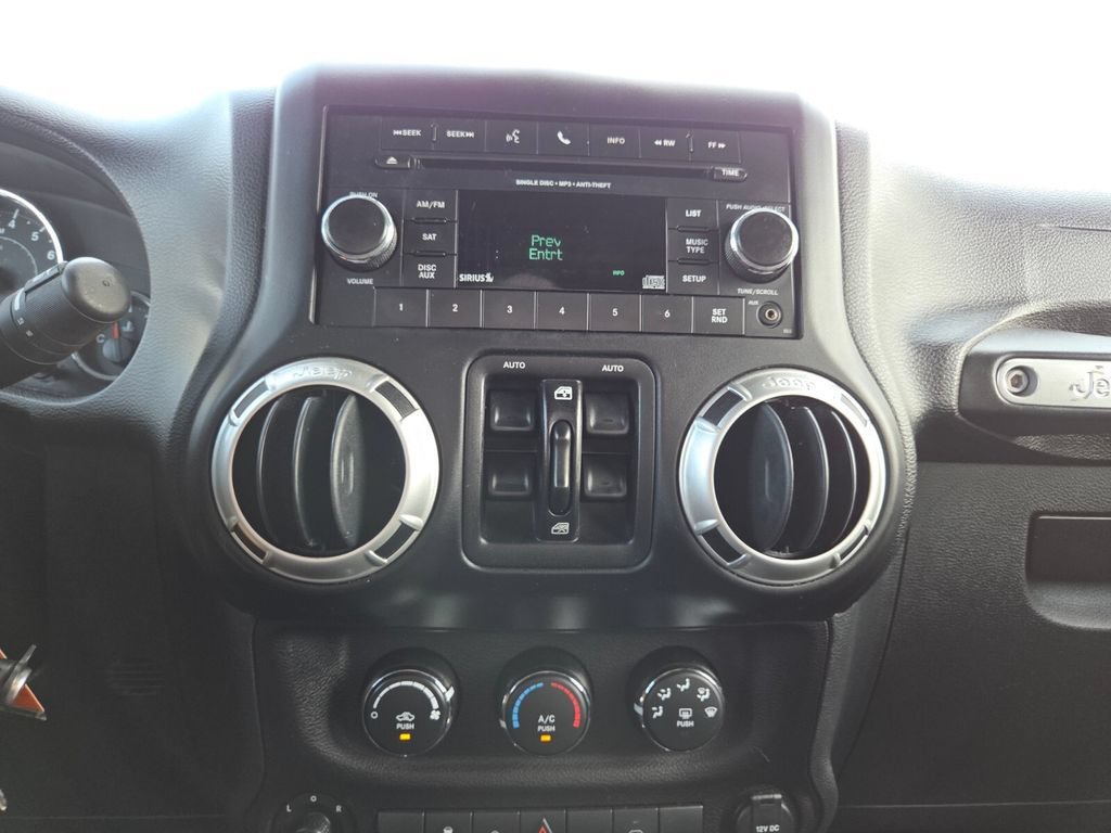 Used 2017 Granite Crystal Metallic Clearcoat Jeep Sahara image 37